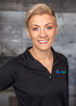 Dental hygienist Lauren