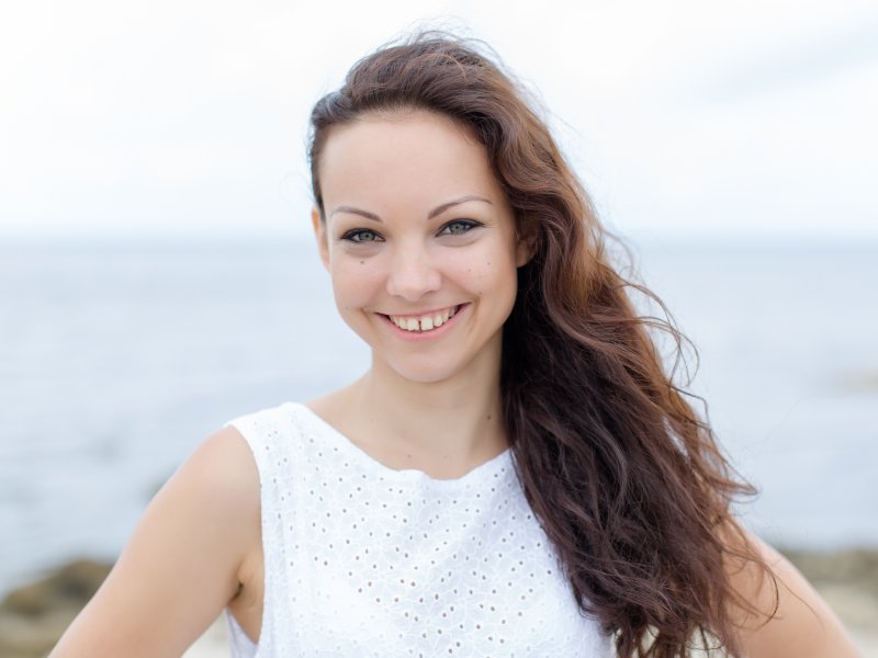 woman with gapped front teeth